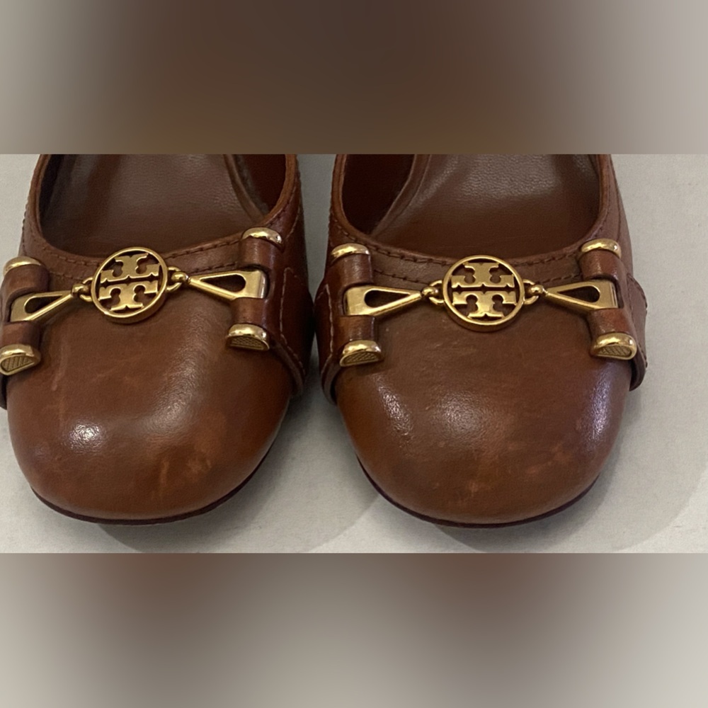 Tory Burch Brown Leather Ballet Heels with Gold Logo Hardware - Picture 3 of 16